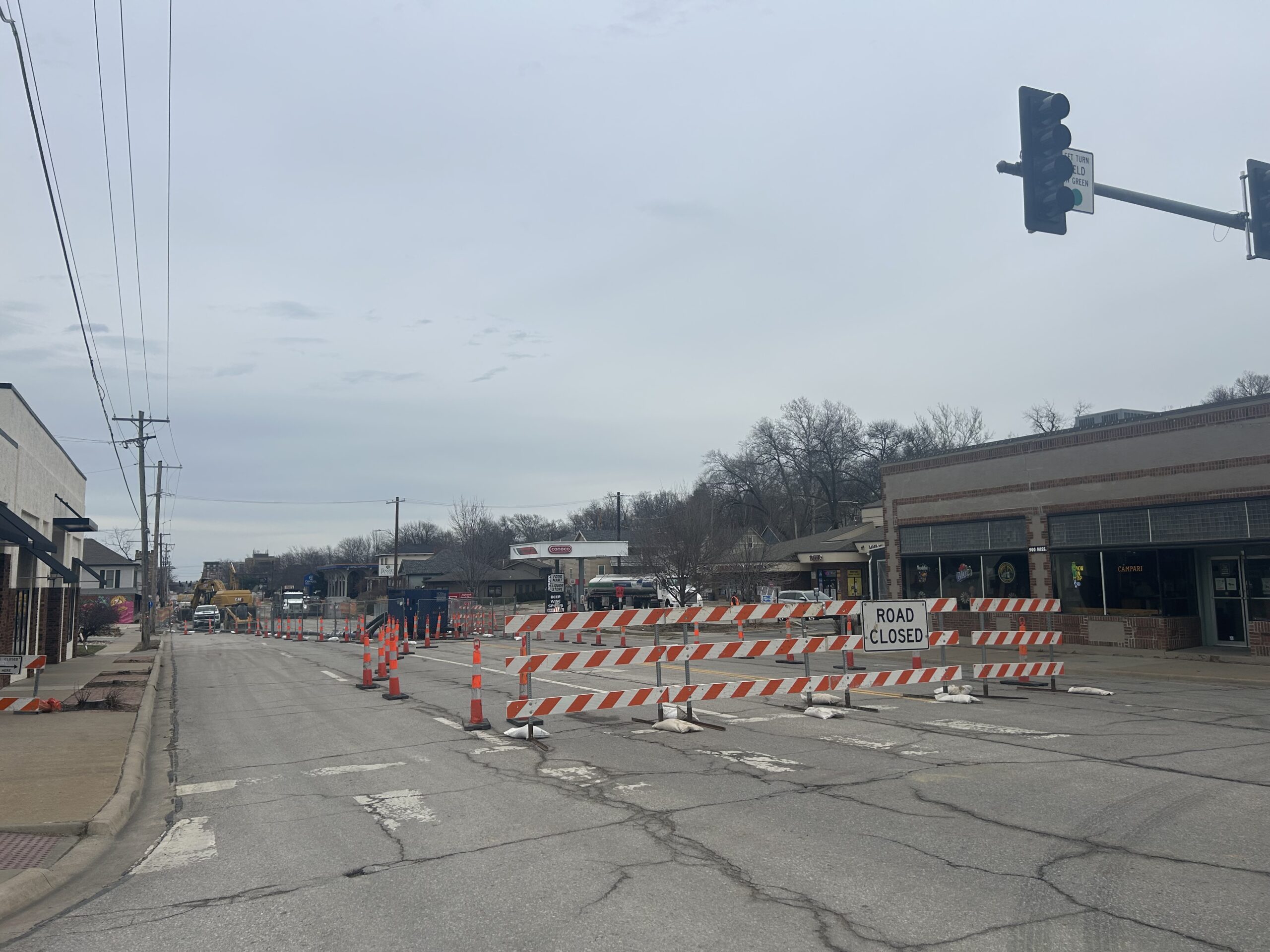 Closure along Ninth Street near downtown Lawrence extended to